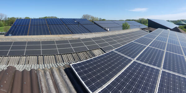 Photovoltaik-Anlage auf einem Dach