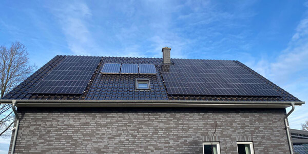 Photovoltaik-Anlage auf einem Dach