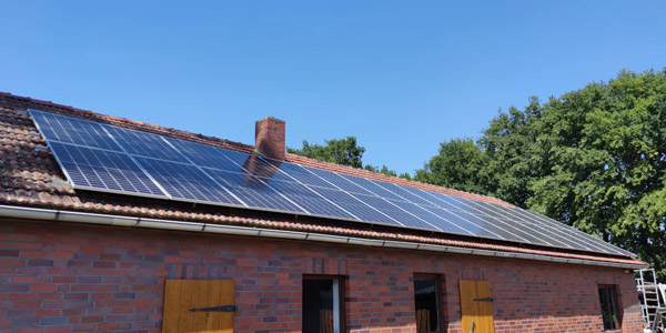 Photovoltaik-Anlage auf einem Dach