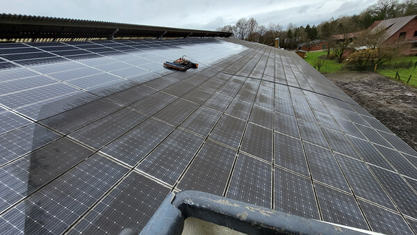 Photovoltaik-Anlage auf einem Dach