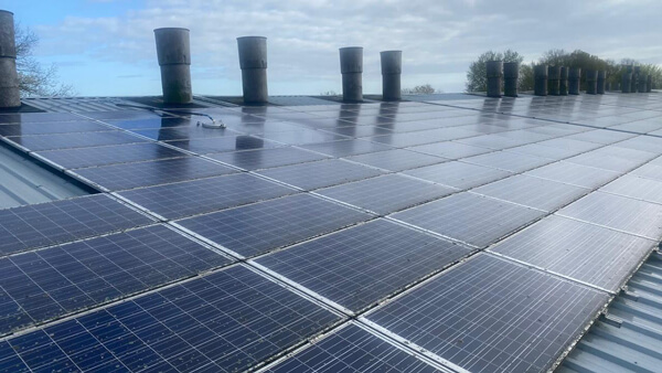 Photovoltaik-Anlage auf einem Dach
