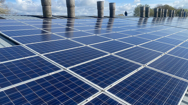 Photovoltaik-Anlage auf einem Dach